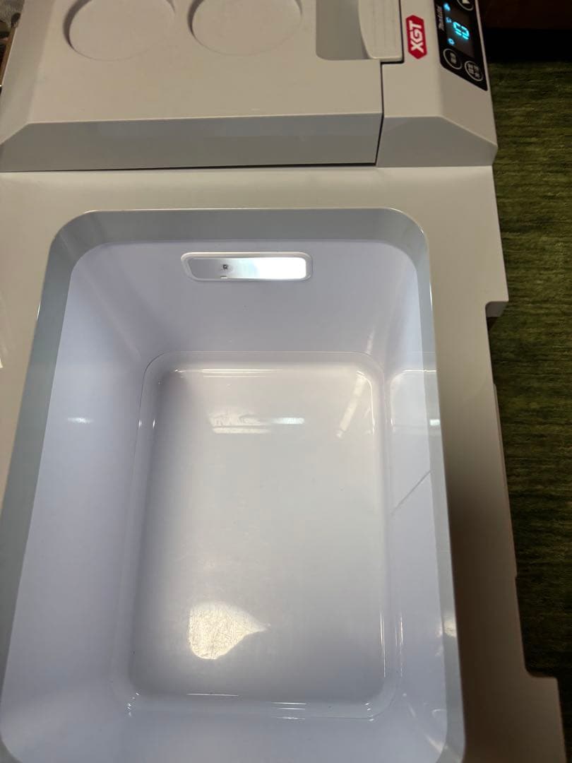 早い者勝ち Makita 冷温庫 キャスター付き CW001GZO