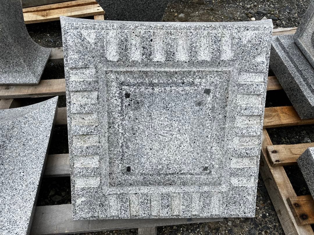 【角形石灯籠 一対 高さ122cm）引き取り限定／分解済・バラ積み可 発送元茨城