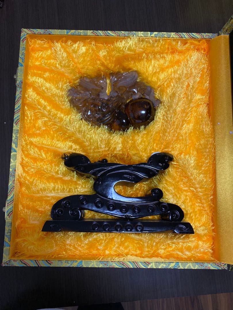 水晶 スモーキークオーツ 貔貅彫刻置物 黒色台座付き