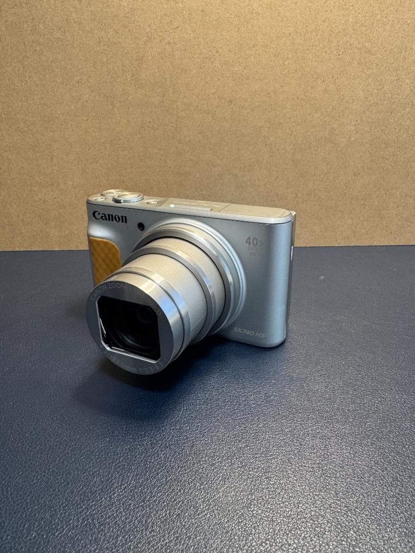 りゅん[美品]　Canon コンパクトデジタルカメラ シルバー