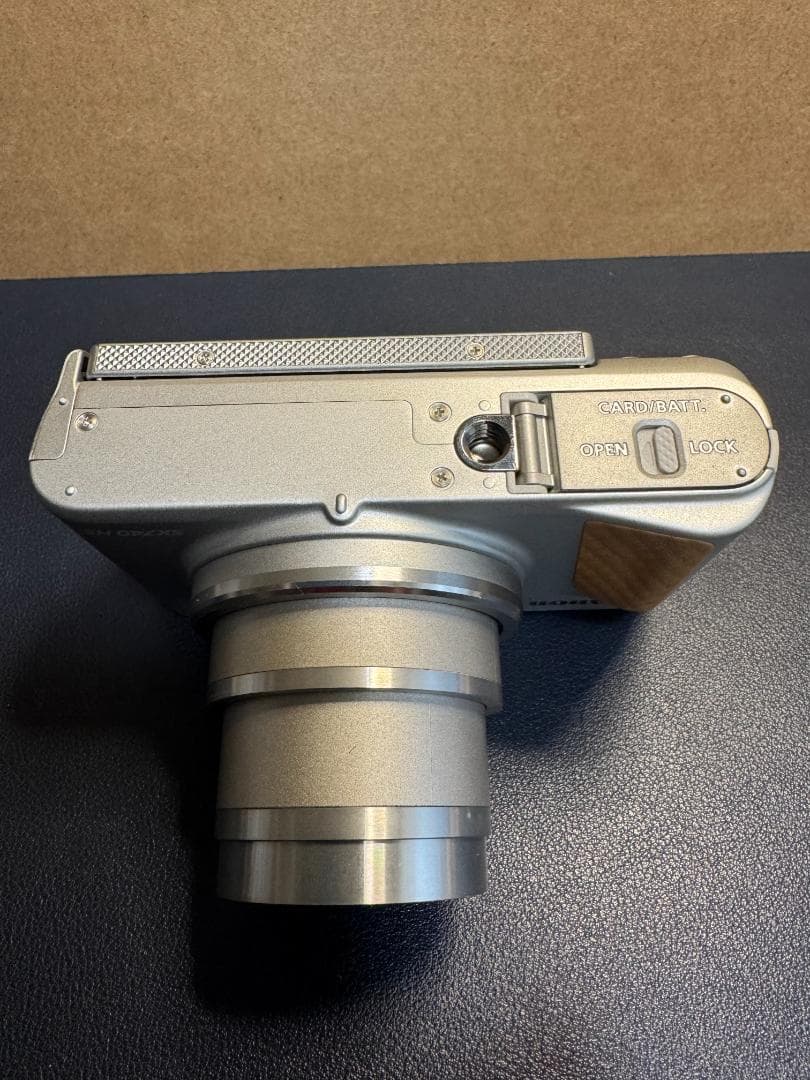 りゅん[美品]　Canon コンパクトデジタルカメラ シルバー