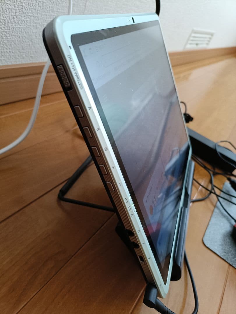 Windows タブレットPC　富士通FMV