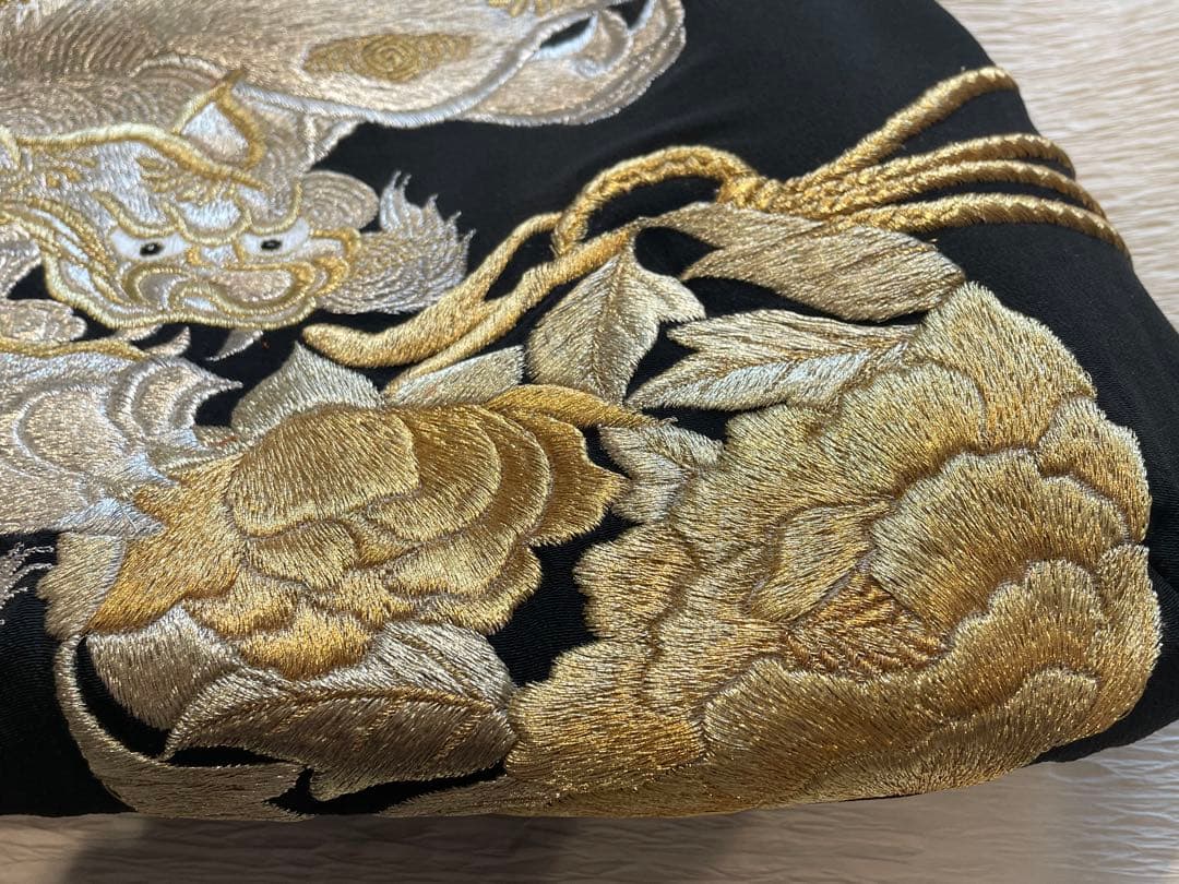 古布リメイクがま口バッグ　留袖　唐獅子　刺繍