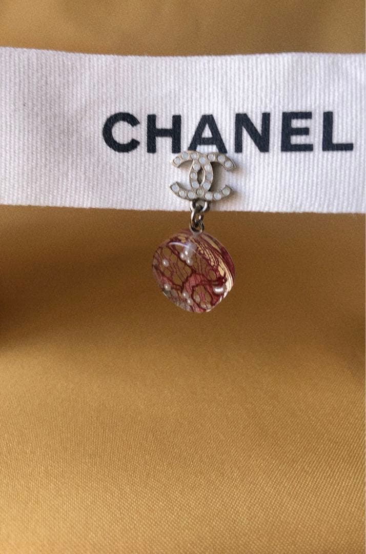 CHANEL シャネル　片耳ピアス　CHANELピンバッジ付き