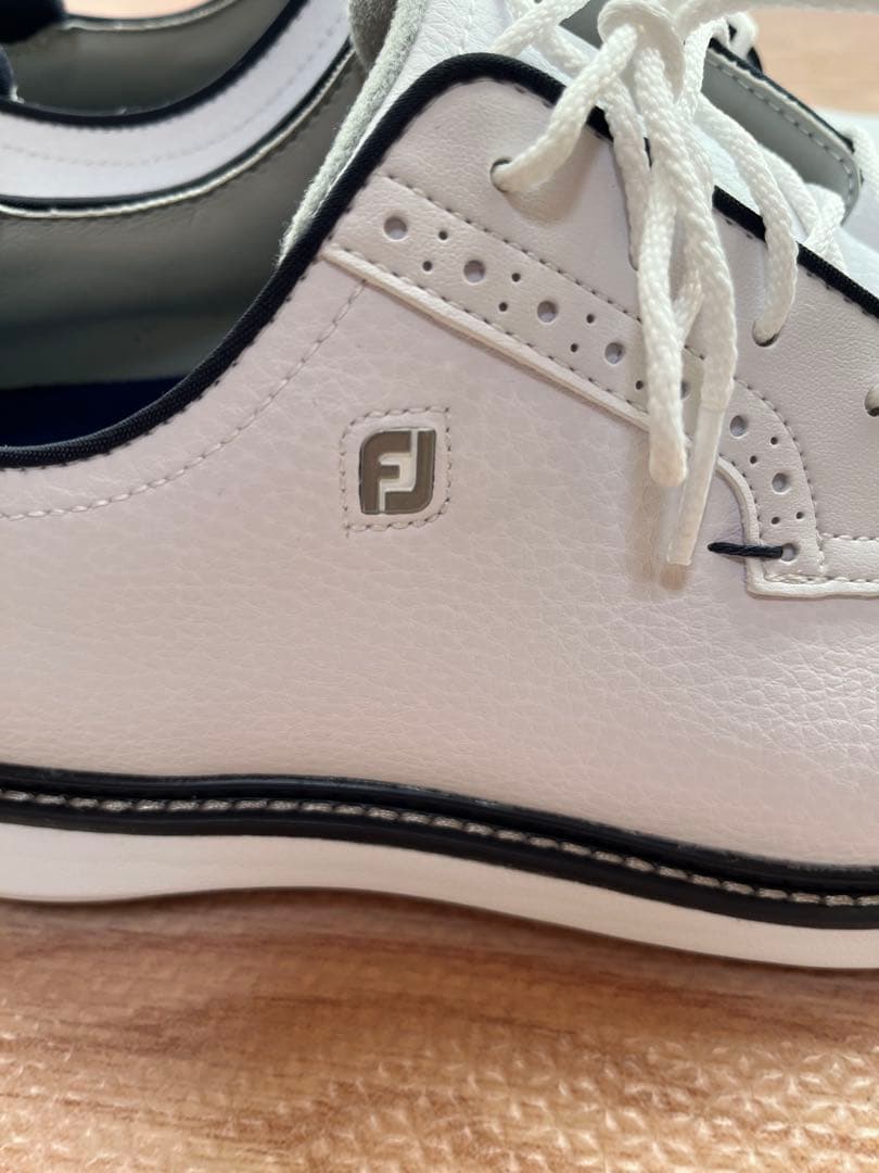 FJ ホワイト ゴルフシューズ スパイクレス