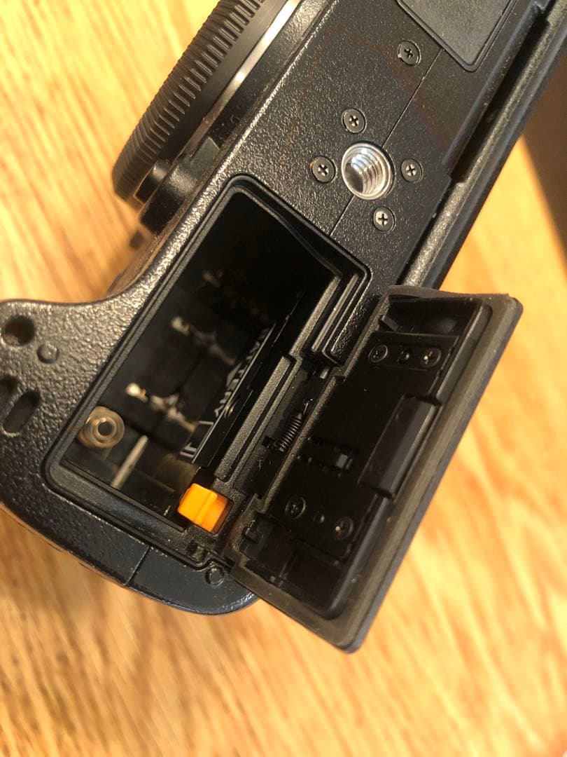 FUJI X-T1本体　バッテリー3個　フラッシュ　書籍　革製ケース