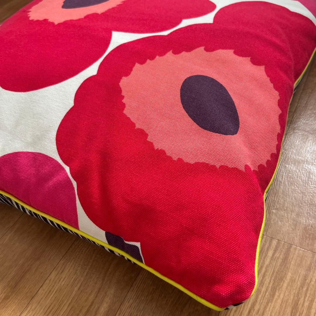 美品☆marimekko☆マリメッコ☆ウニッコ柄☆リバーシブル クッション☆