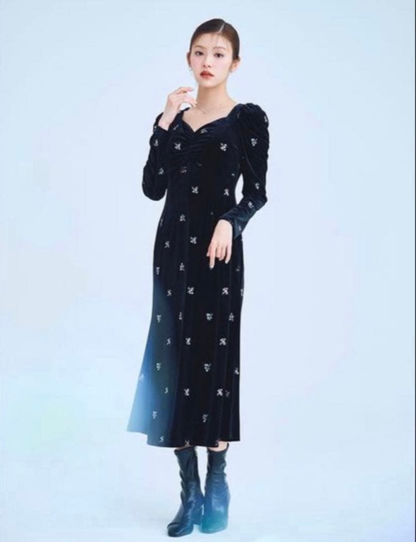 【今季完売品】CELFORD 花柄刺繍ベロアワンピース