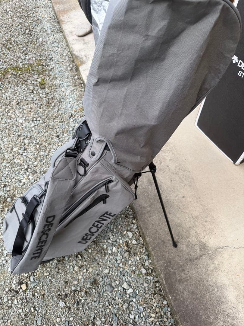 デサントゴルフ　スタンドキャディバッグ　ヘッドカバーセット