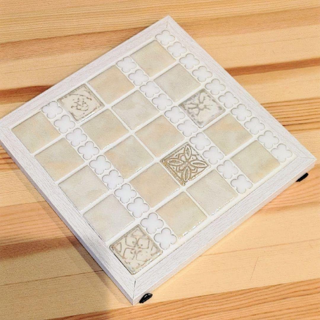 ルクルーゼ20cm鍋　変え鍋ツマミ　タイル鍋敷き　鍋つかみ　おまけ付き