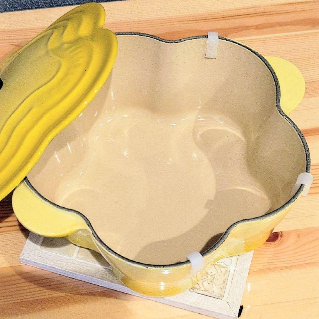 ルクルーゼ20cm鍋　変え鍋ツマミ　タイル鍋敷き　鍋つかみ　おまけ付き