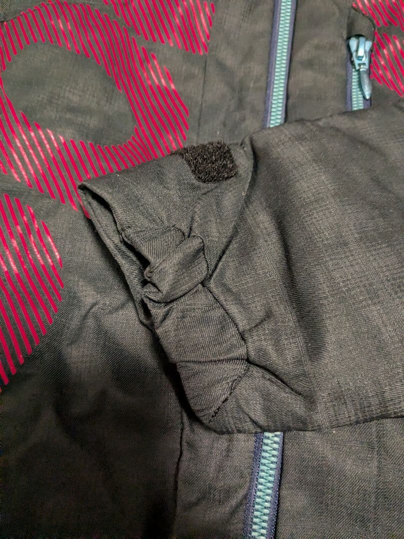 デサント スノーウェア Mサイズ 未使用品　黒ピンク　ゴーグル　ヒップパッドつき