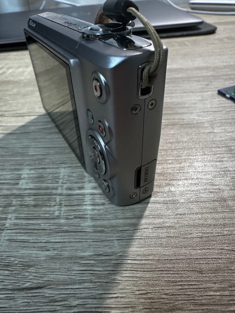 美品　Casio EXFILM EX-Z200 付属品完備　バッテリー2つ