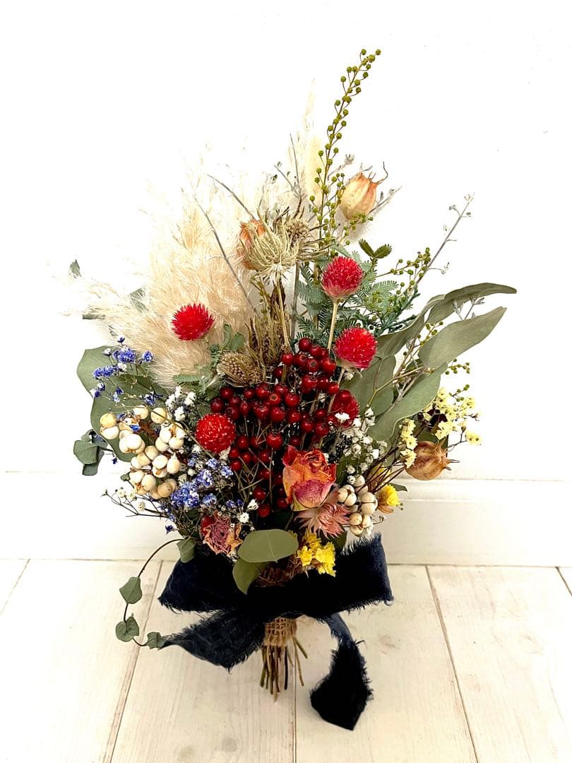 春待ちスワッグ③ ドライフラワーの花束　赤い千日紅と赤い実のインテリア雑貨