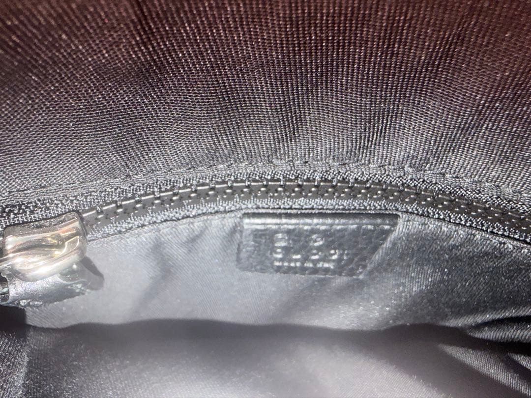 GUCCI ショルダーバッグ　メッセンジャーバッグ