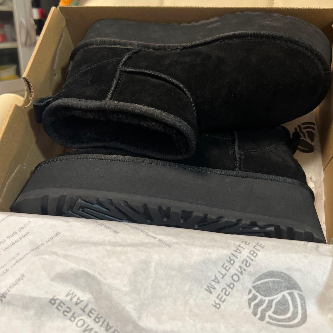 UGG ブラック ムートンブーツ25新品に近いです