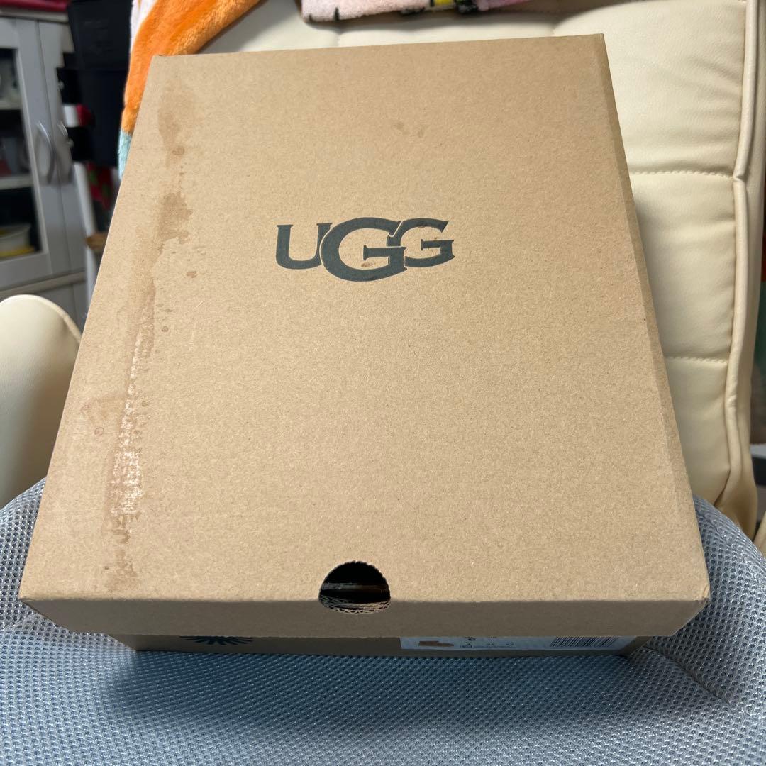 UGG ブラック ムートンブーツ25新品に近いです