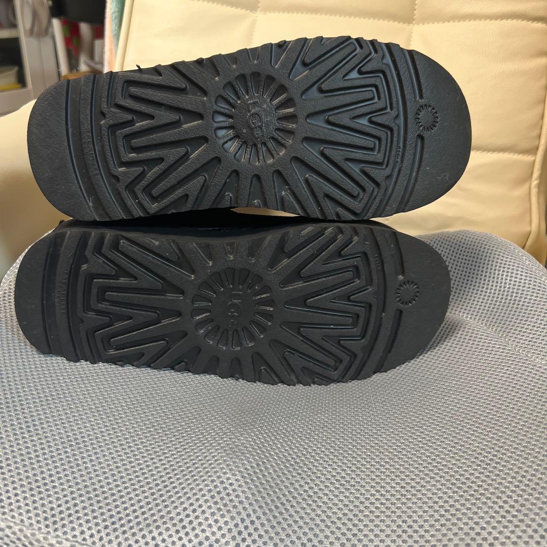 UGG ブラック ムートンブーツ25新品に近いです