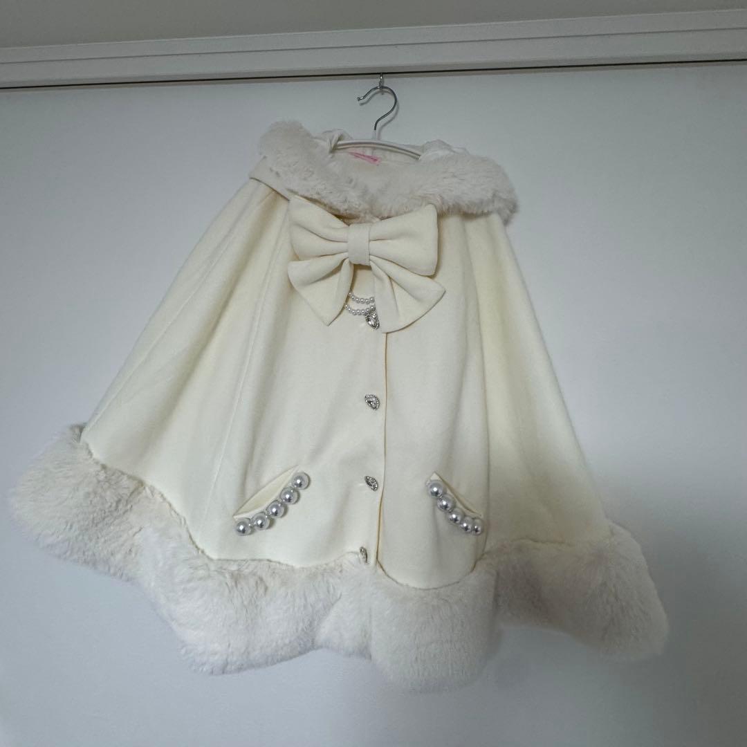 MARS リボン付きボリュームファーフードケープコート ホワイト