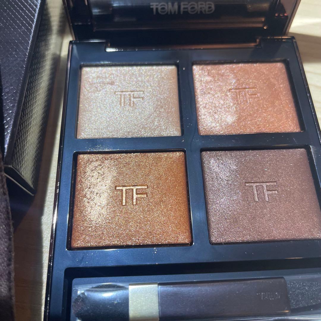 トムフォード　アイカラークォード　アイシャドウ　04A サスピション