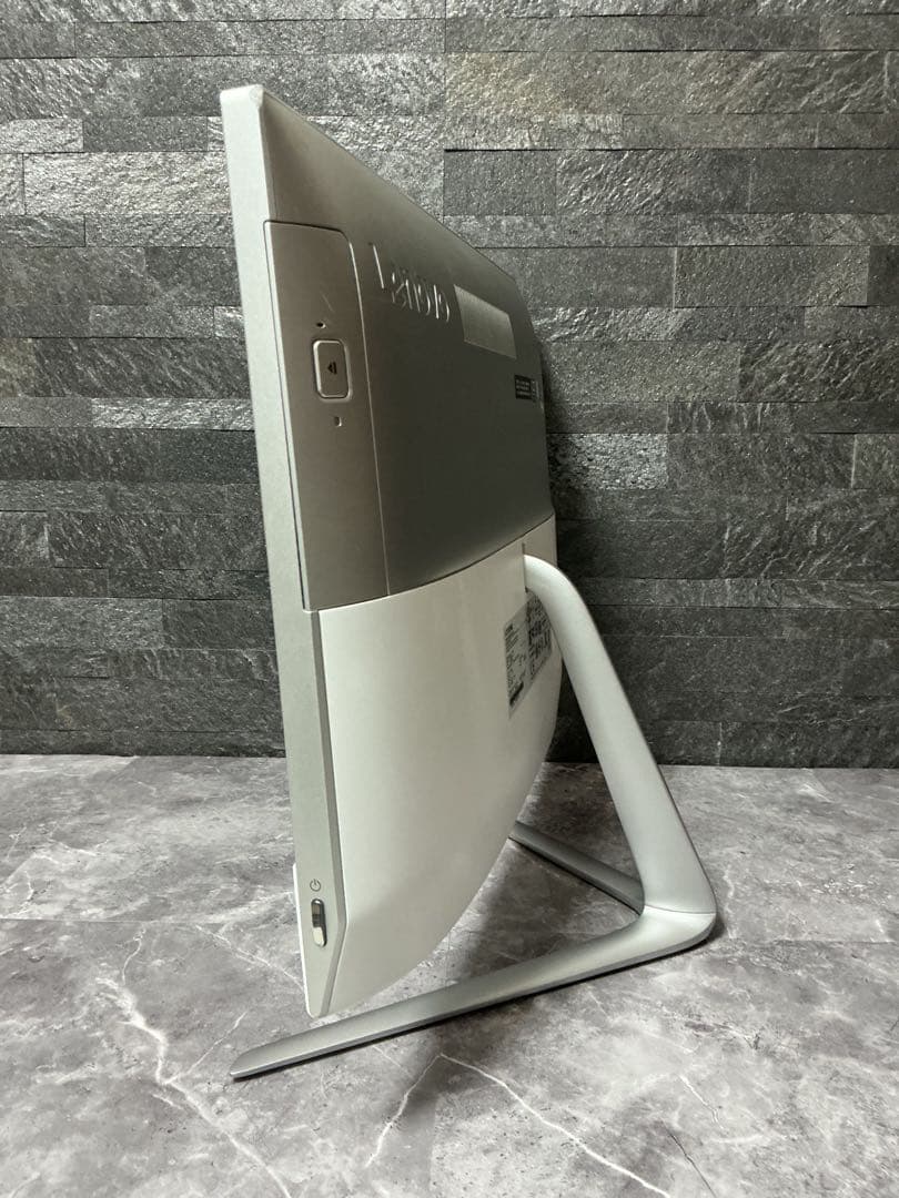 LENOVO 一体型パソコン 第７世代 新品SSD フルハイビジョン液晶