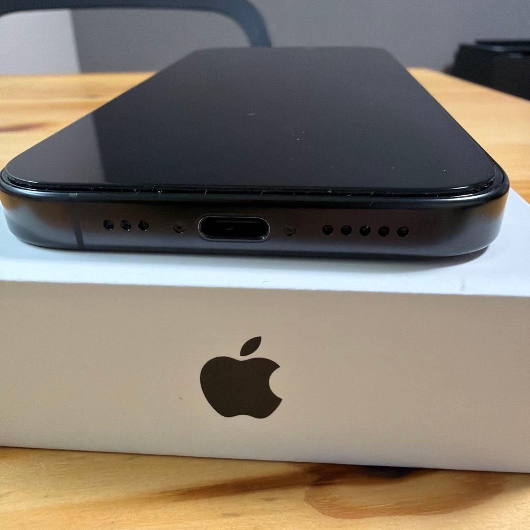 【美品】iPhone 16 Pro 256GB（ブラックチタニウム）SIMフリー