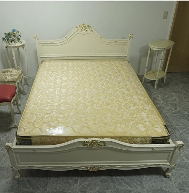 お値下げ！　ロココ調　アイボリーゴールド　ダブルベッド