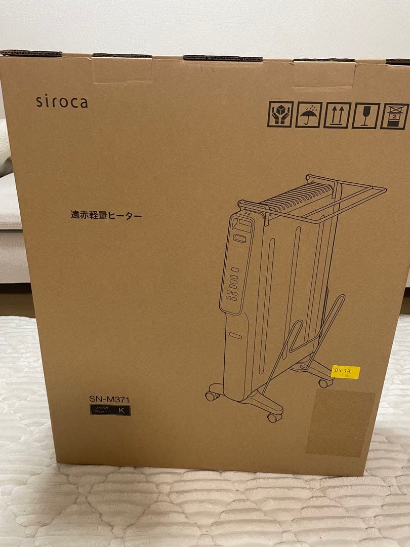 siroca 2022年製　遠赤軽量ヒーター SN-M371 （K）ブラック