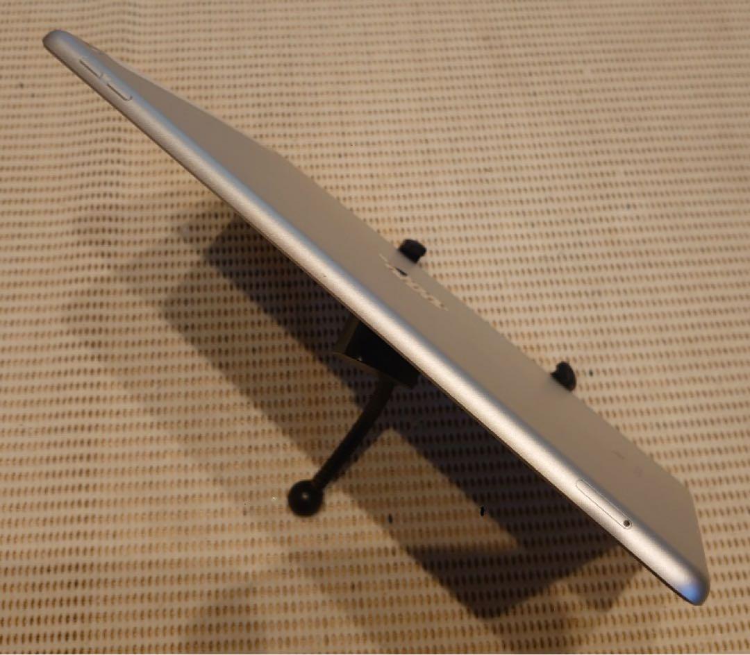 動作品SIMフリーiPad第7世代本体32GB送料込ジャンク品EMDFV