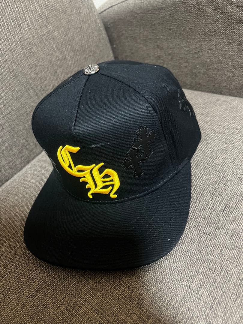 黒のスナップバックキャップ CH刺繍