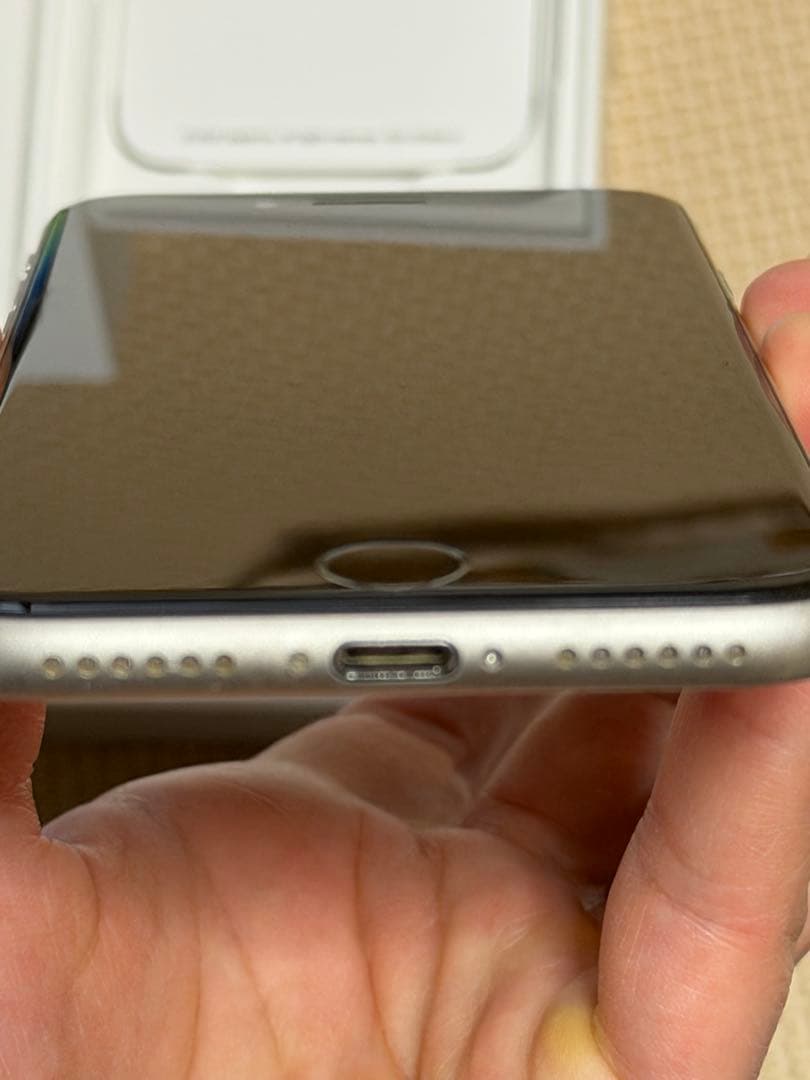 Apple iPhone SE (第3世代) ホワイト　超美品