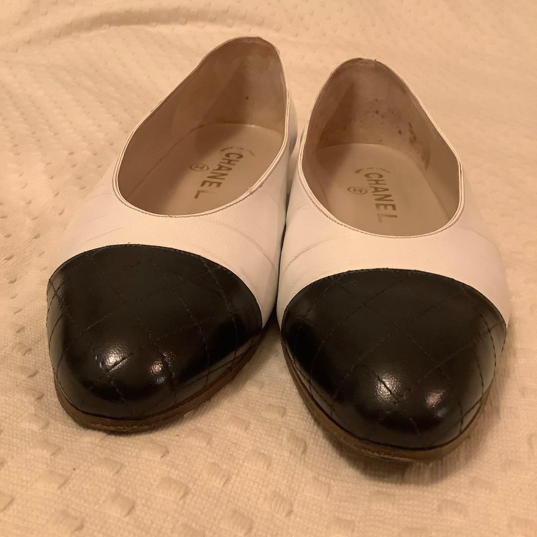 週末セール中　CHANEL フラットシューズ ホワイト・ブラック