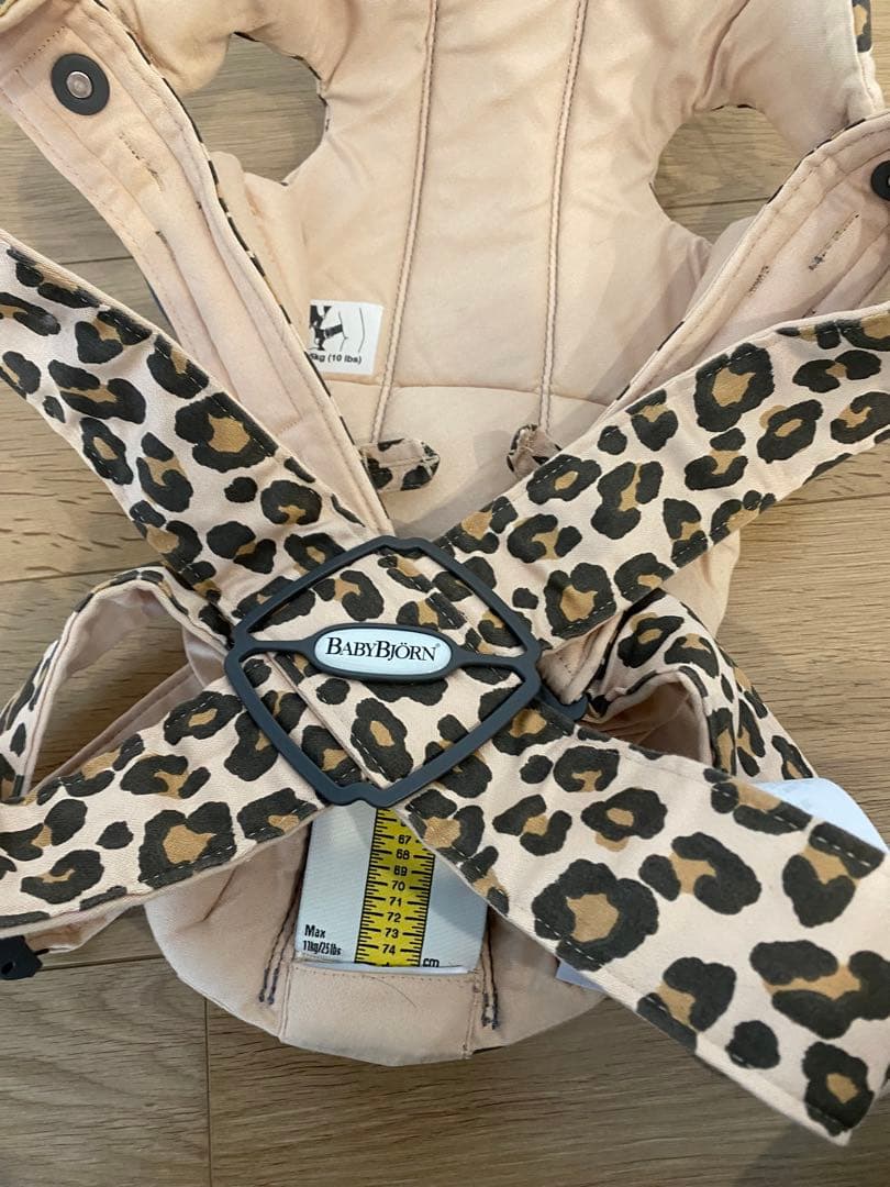 美品✨BABYBJÖRN ベビーキャリアミニ ヒョウ柄　1歳まで　最大11kg