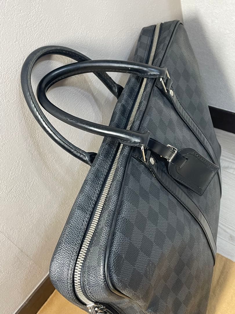 LOUIS VUITTONダミエ グラフィット ポルトドキュマン ヴォワヤージュ