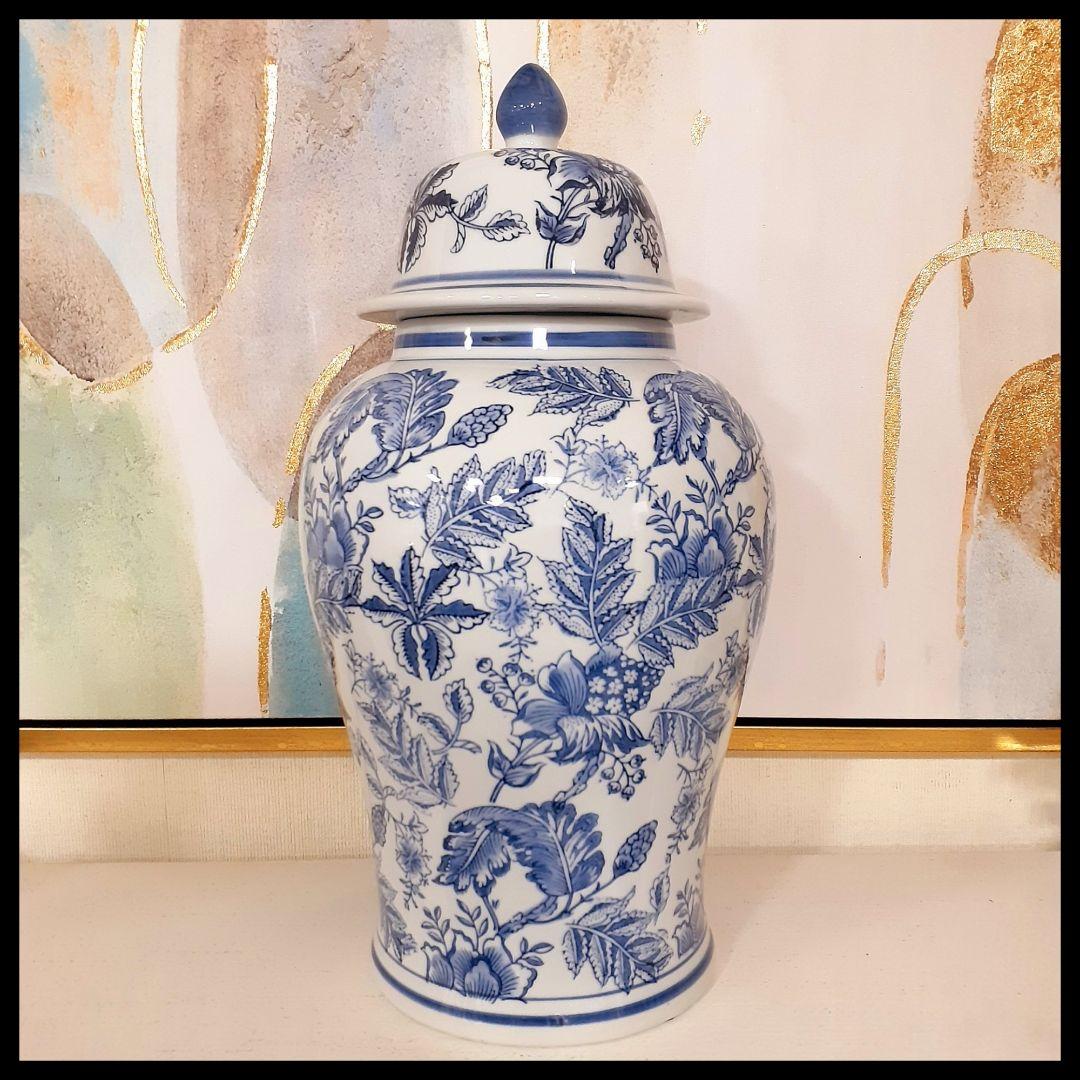 輸入雑貨　シノワズリ　『青白陶器蓋付大壷』　ハンドメイド　陶器　花柄