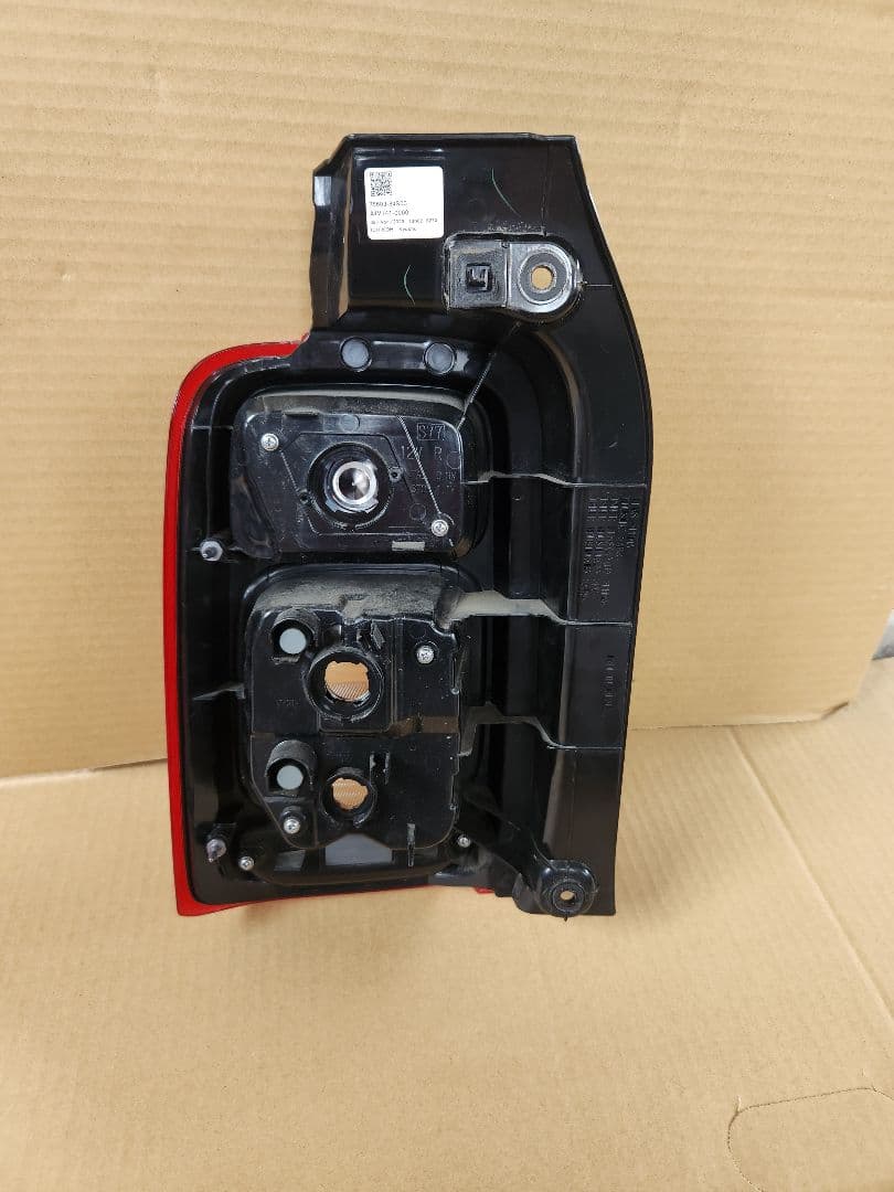 ワゴンRスマイルテールランプ 右側用