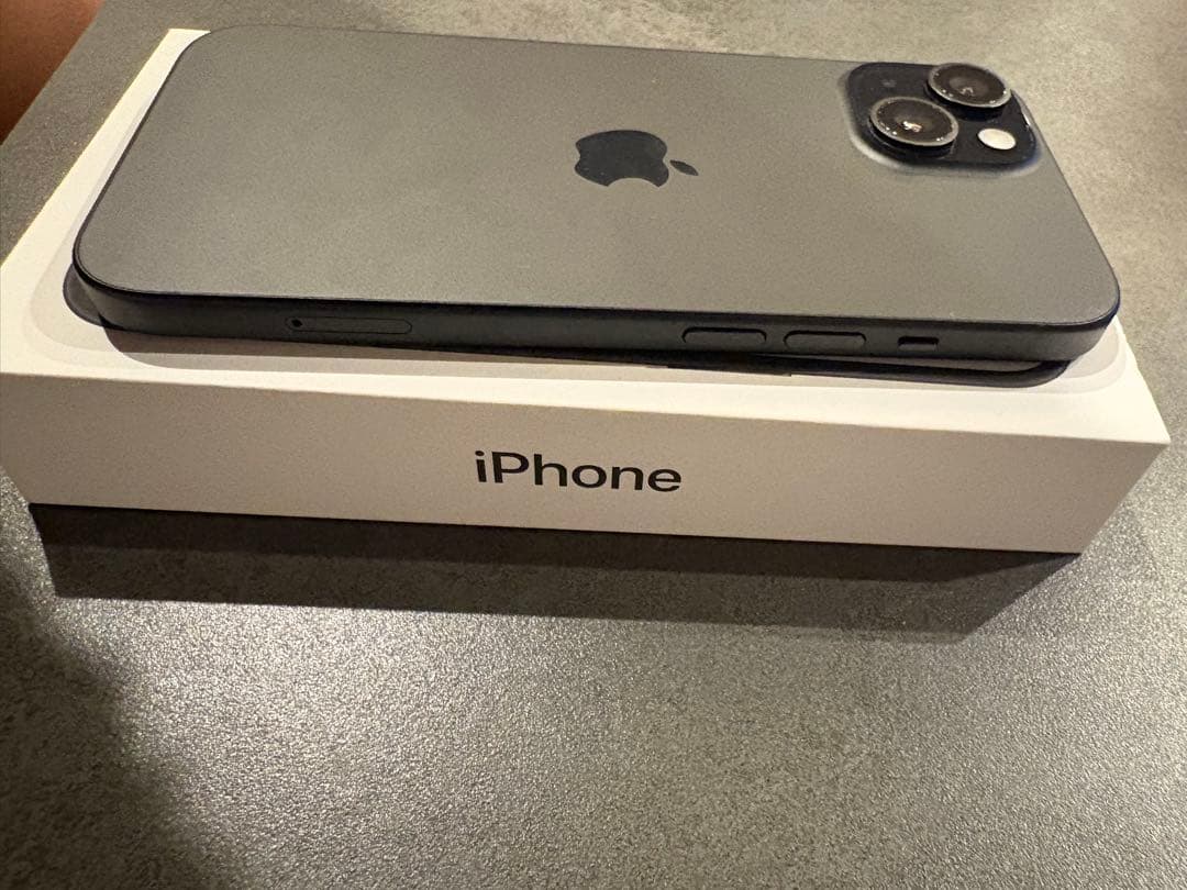 Apple iPhone 15 ブラック 本体　SIMフリー