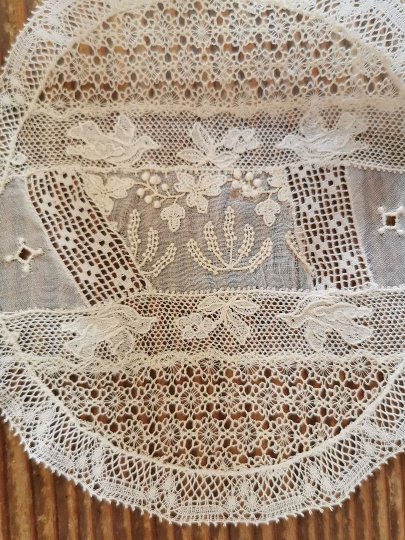 アンティーク 花咲く野を飛ぶバード アランソンレース ✜ 糸花刺繍✾ドイリー