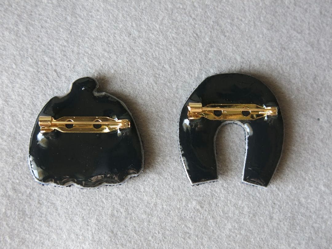 【あい】pumpkin赤、馬の蹄ブローチ