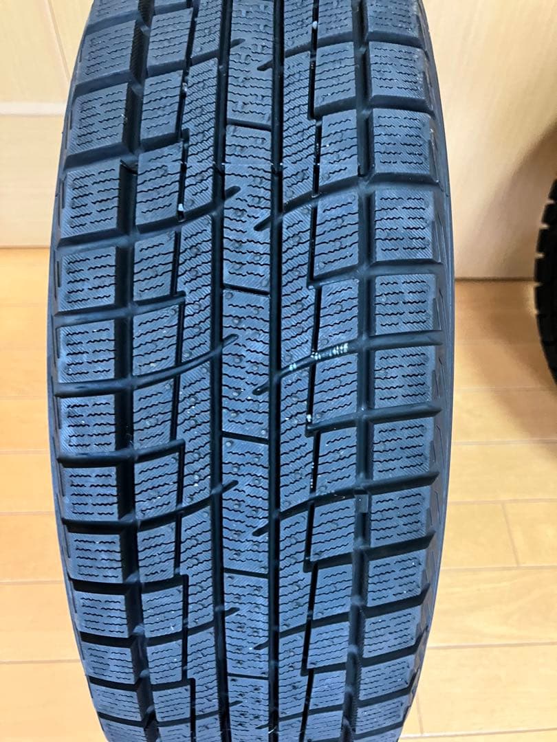 た*き様 2024年式スタッドレスタイヤ、ホイール４本セット　中古　美品