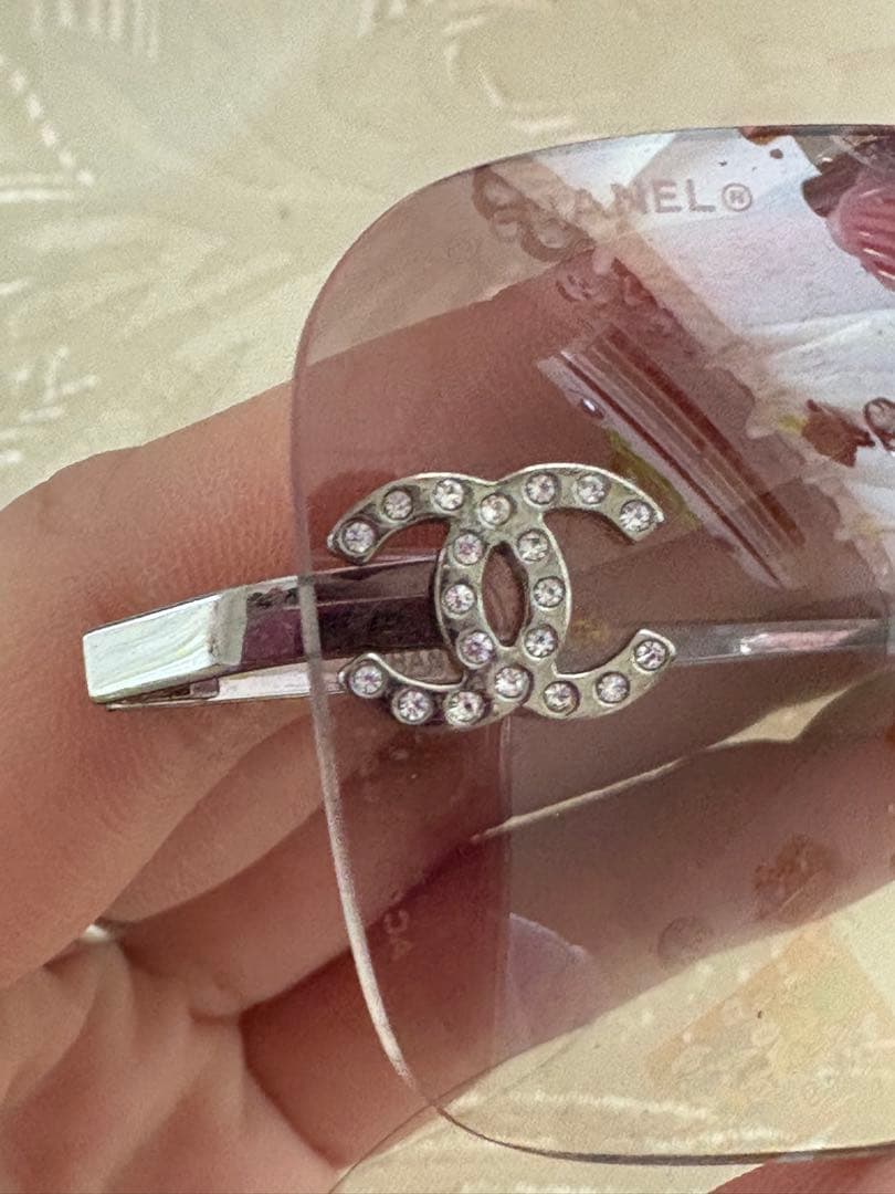 イタリア製　CHANEL スクエアサングラス 4017