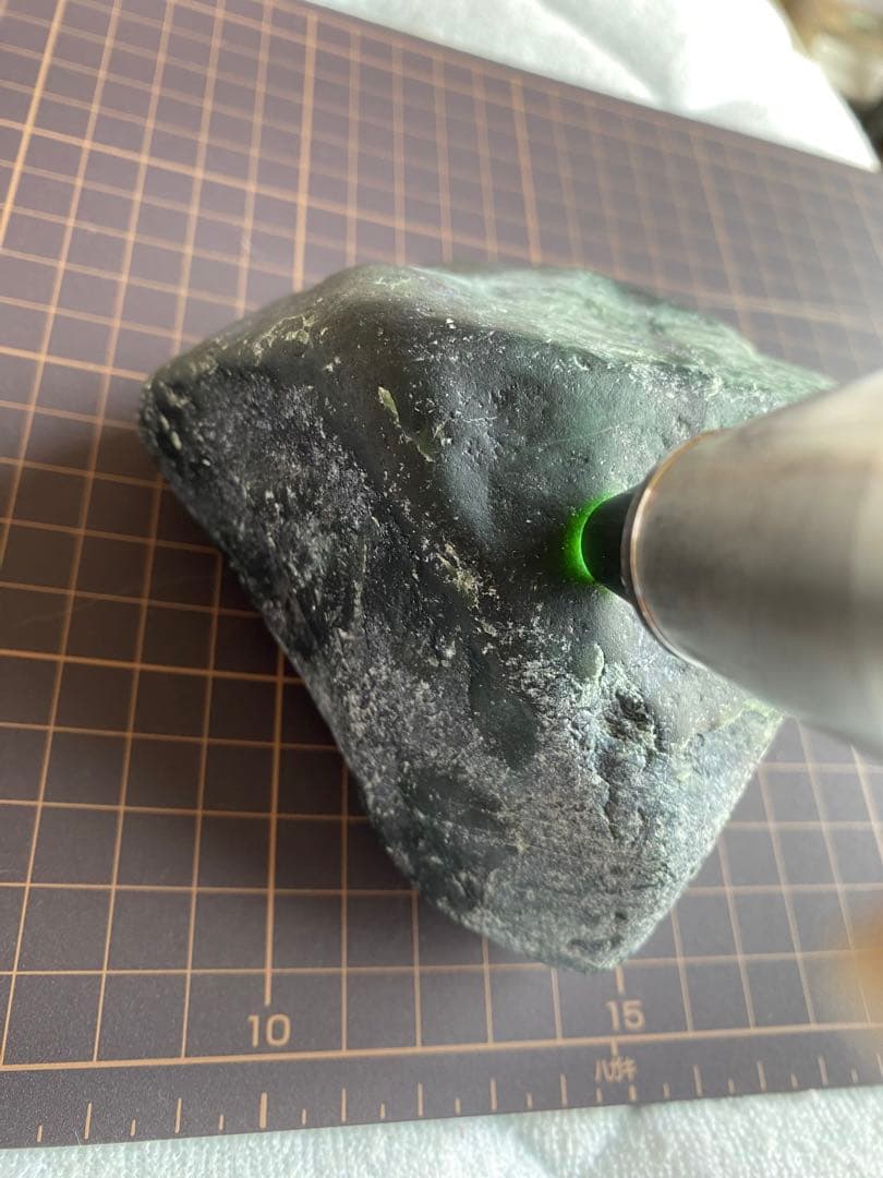 原石　糸魚川　黒翡翠　鑑賞石　770g