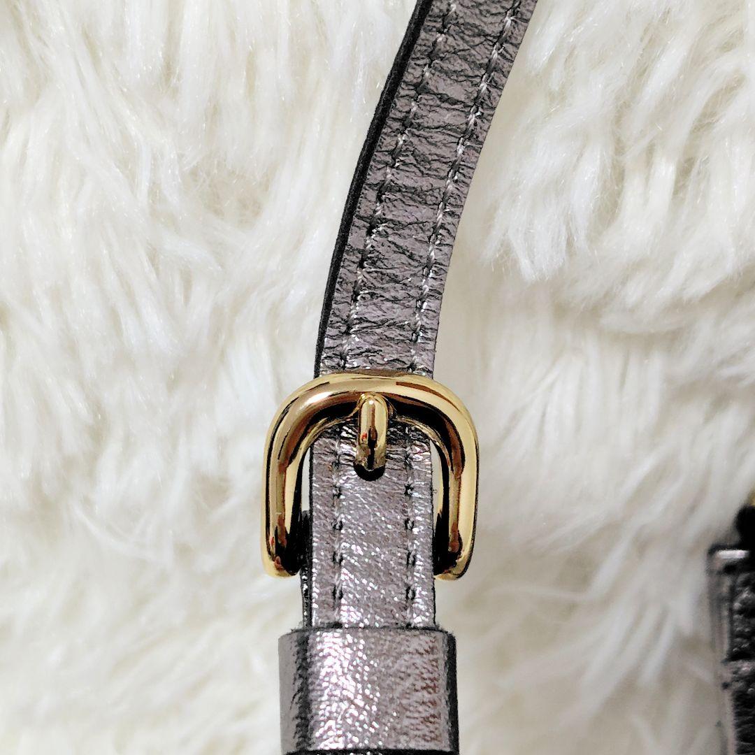 VIOLAd'OROヴィオラドーロメタリックレザー 横型スマートフォンポシェット