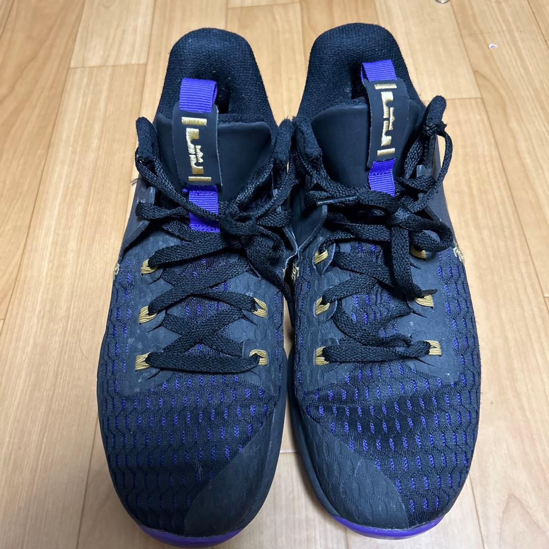 ナイキ レブロンウィットネス 5 (Nike LeBron Witness 5)