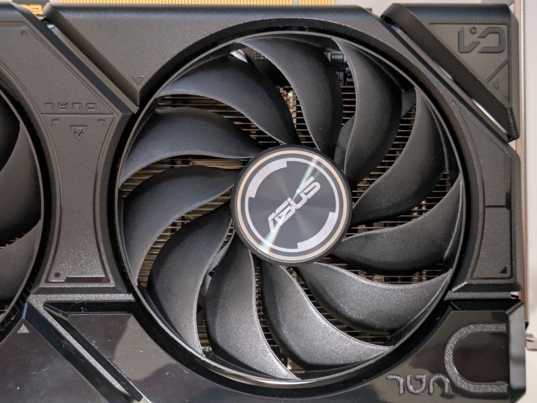 美品 ASUS GeForce RTX 4070 12GB