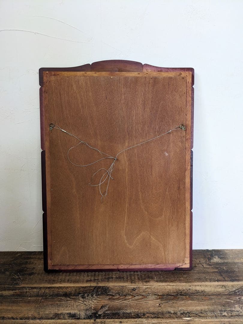 ダークブラウンのデザインミラー 壁掛け鏡