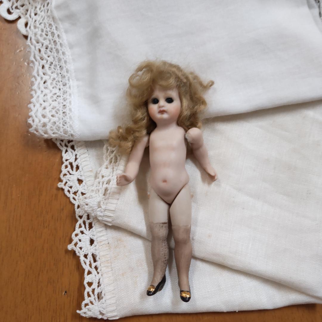 ミニョネット　アンティークドールリプロ　人形