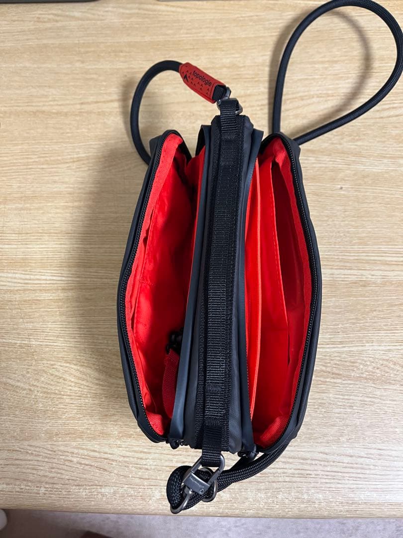 topologie ショルダーバッグ ボトルサコッシュM ブラック　ストラップ付