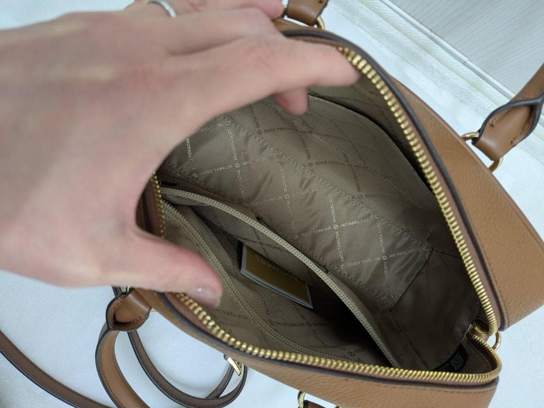 【新品未使用】マイケルコース THOMPSON ぺブルレザー ミディアム