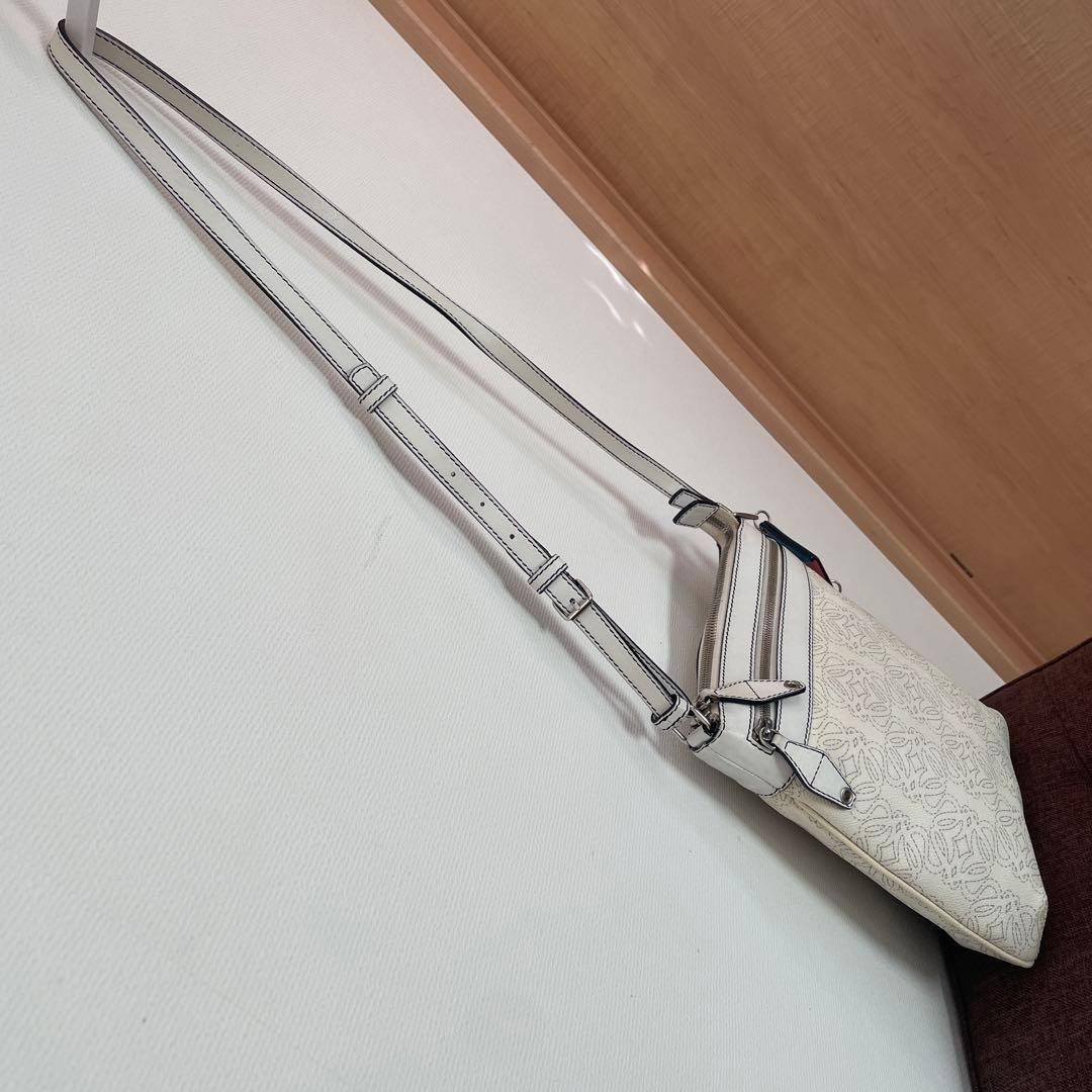 ロエベ　ショルダーバック　白